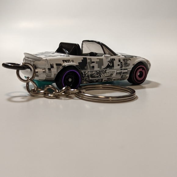 Mazda Miata MX5 NA Custom Keychain Hot Wheels - Picture 5 of 5